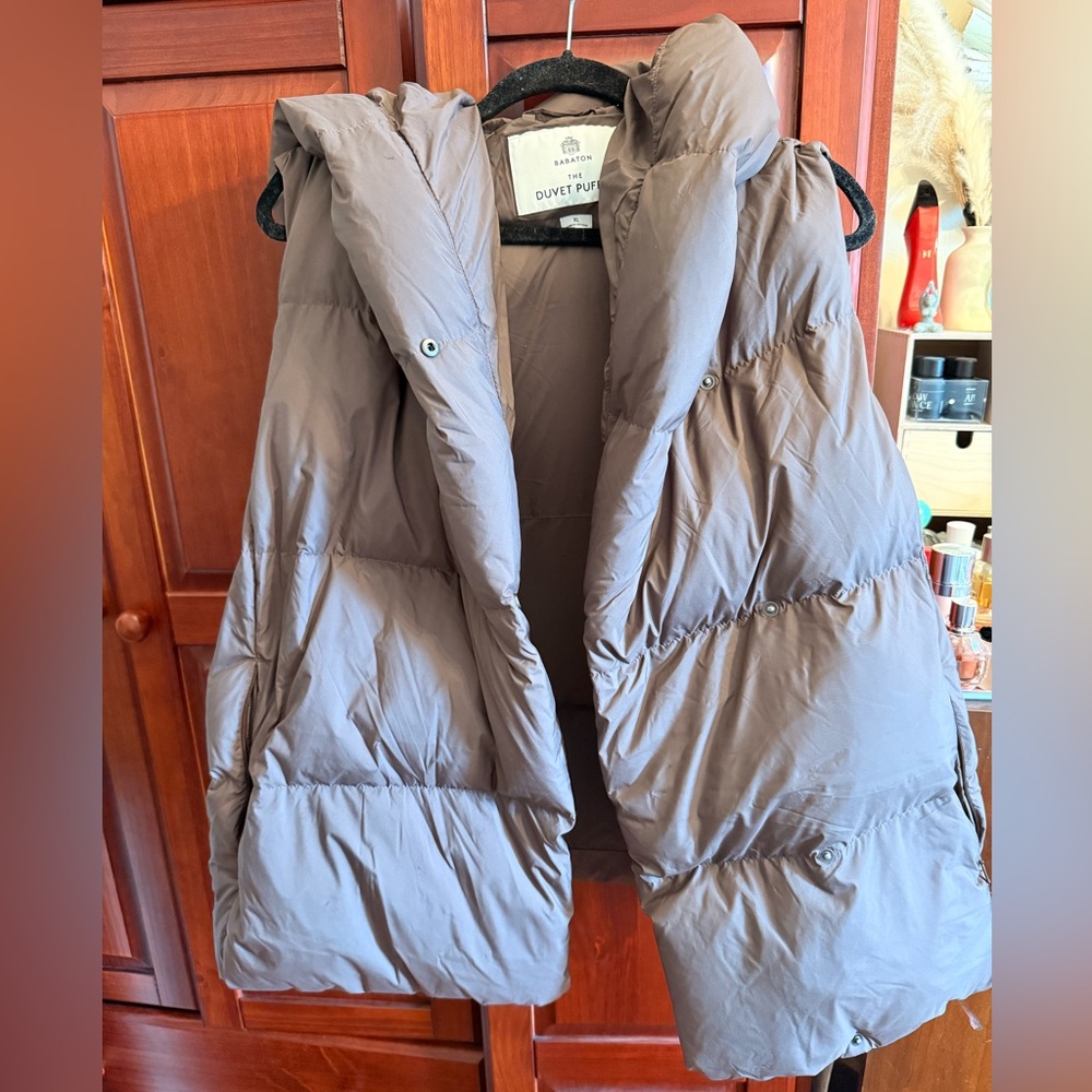 Aritzia Babaton The Duvet Puffer Vest